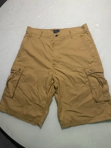 2 BERMUDAS LONG LEVIS + CAST YOU TAM 44 