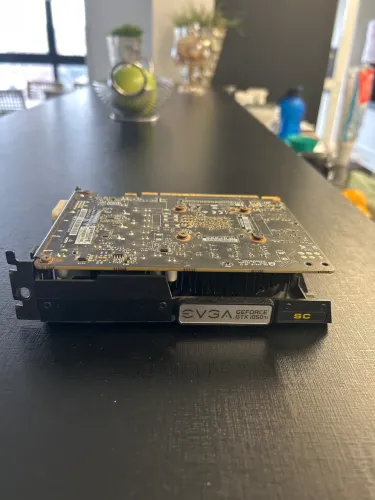 EVGA GeForce GTX 1050Ti - Usada