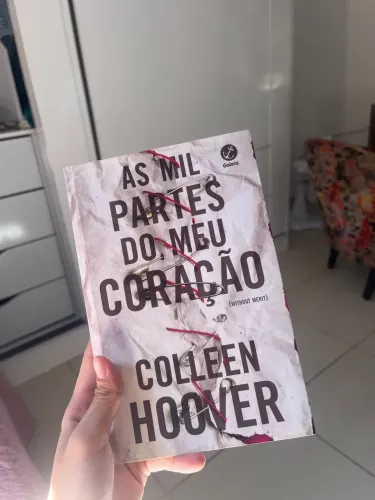 Livro "as mil partes do meu coração"