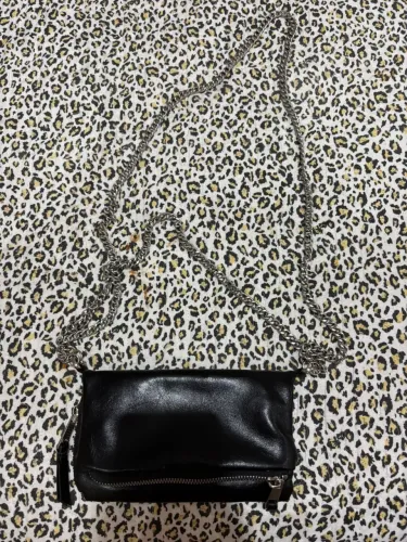 Bolsa Renner preta com corrente