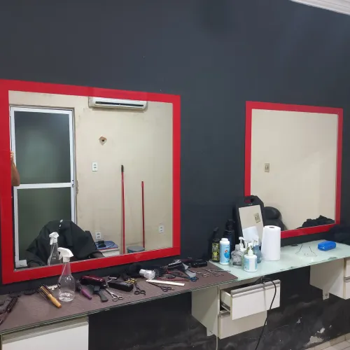 Vendo matérias pra barbearia negociável tudo junto ou separado baixei para vender logo