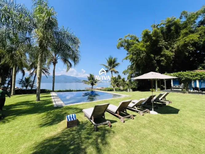 Espetacular Casa pé na areia e deck para embarcação em Angra dos Reis