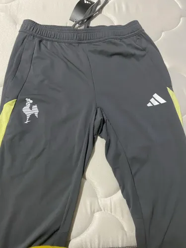 Calça do Atlético Mineiro Treino e Viagem 24/25 adidas 