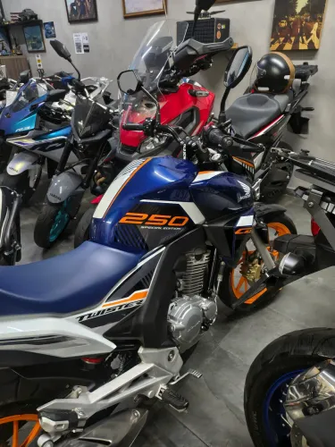 Honda CB 250 Twister 2020 série especial abs