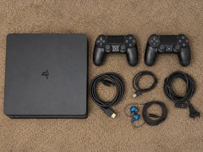 PS4 Slim 500GB + 2 Controles + Cabos + Caixa