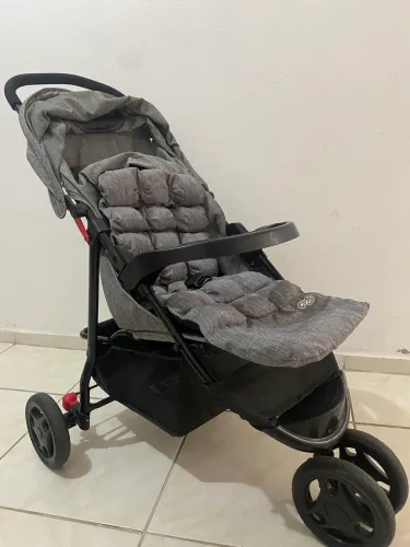 Carro de bebê para passeio