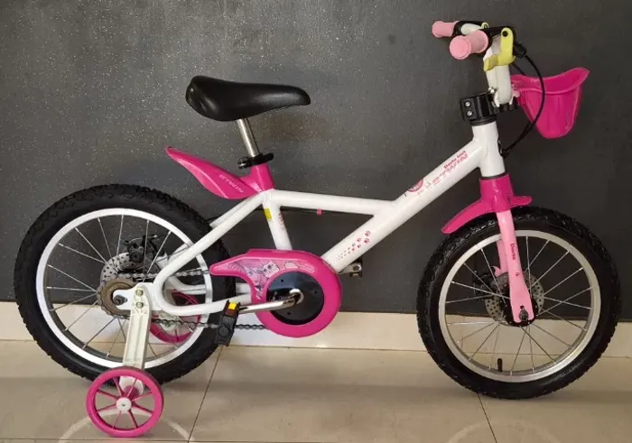 Bicicleta Infantil Btwin Doctor Girl aro 16 com cestinha e rodinhas 