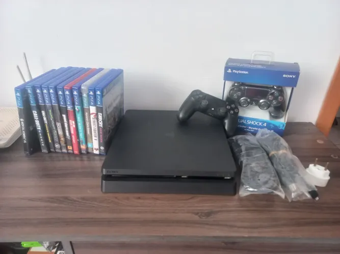 Playstation 4 Slim 500gb c/2 controles originais