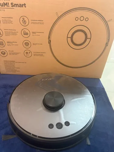 Robô aspirador aspira e passa pano 