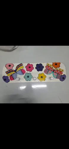 Cabide decoração infantil pintado 0,60 comp X 0,09 larg