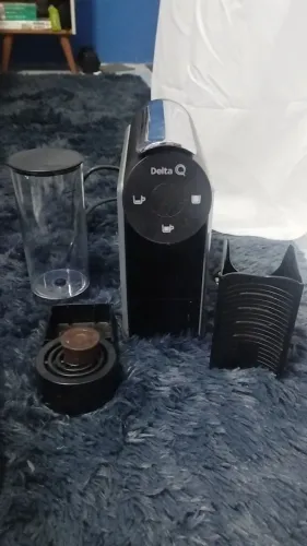 Cafeteira Delta Q Miniqool Cor Preta em perfeito estado(acompanha cápsula reutilizável)