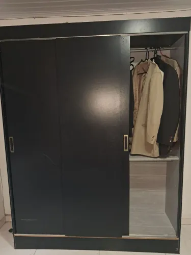 Guarda roupa em ótimas condições 250 reais retirar  na curiçica 