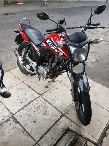 Titan 150 impecável