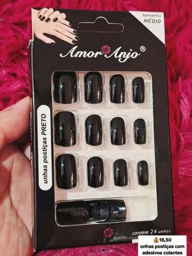 Unhas postiças com adesivos colantes