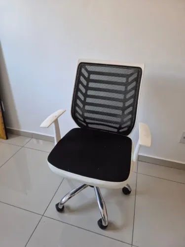 CADEIRA ESCRITÓRIO GIRATÓRIA 