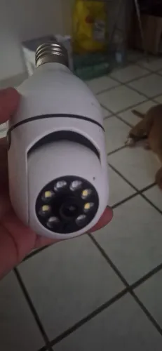 Câmera wi fi com Led acompanhamento de movimento e áudio pra hj 40 reais