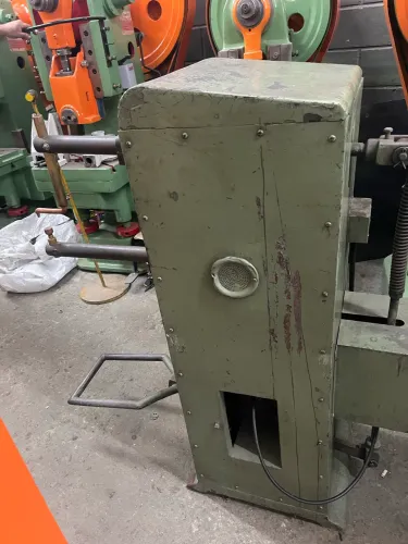 Solda ponto ponteadeira 20 KVA marca Universal