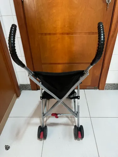 Carrinho bebê guarda chuva