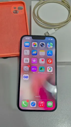 iPhone 13 impecável, bateria nova, carregador e caixa, perfeito para uso