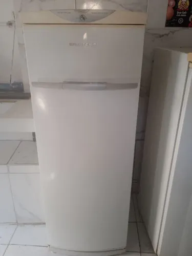 Geladeira Brastemp Clean super conservada