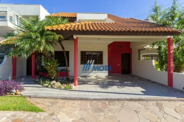 Casa com 5 dormitórios para alugar, 300 m² por R$ 5.876,00/mês - Guabirotuba - Curitiba/PR