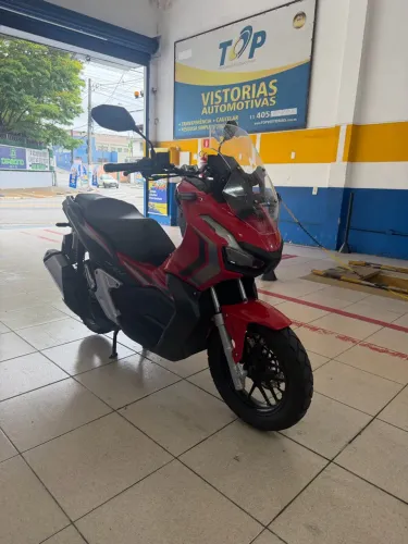 Honda Adv 150 ( 2.860 km )
