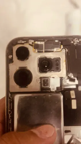 Câmera traseira iPhone 16 pro