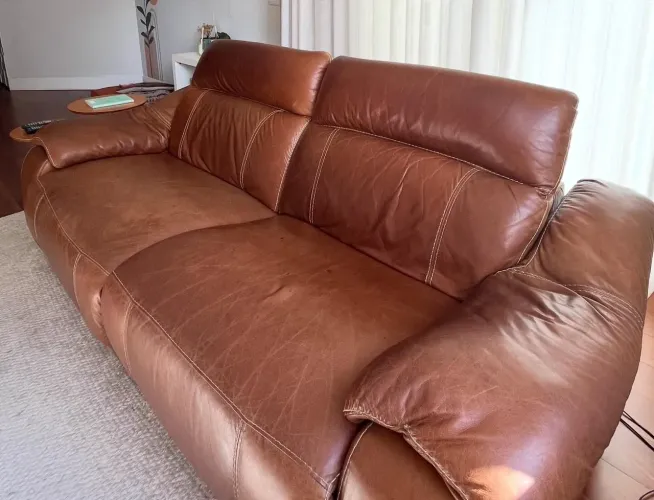 Sofá de Couro Cecília Dale 