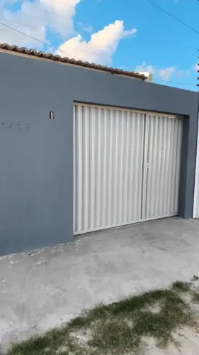 Imóvel para aluguel possui 70 metros quadrados com 2 quartos em Distrito Industrial - Petr