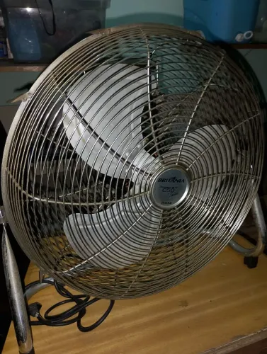Circulador de Ar Ventilador Britania C50 Turbo 200w no estado com defeito