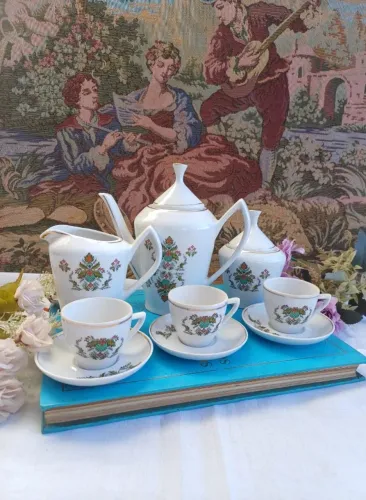 Conjunto de café Pozzani anos 60/70 em porcelana