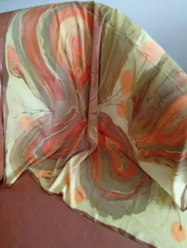 Lenços de crepe de seda, exclusivos, pintados à mão, sem avesso pelo ATELIER COR & GESTO.