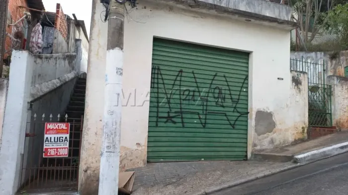 Casa térrea para locação com 2 dormitórios e quintal ótima localização - Vila Guaca