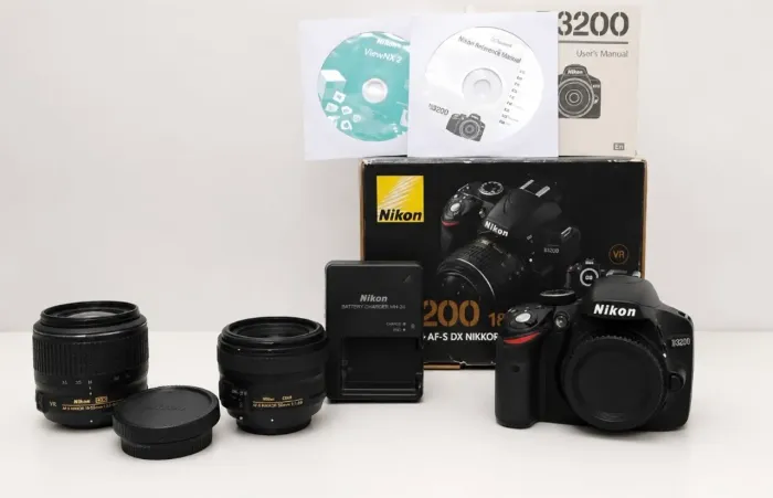 Nikon D3200 DSLR 24.2 MP + Lente AF-S DX 18-55mm VR + Lente AF-S 50mm f/1.8