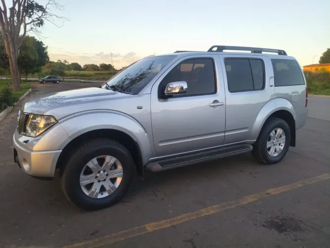 Nissan Pathfinder LE 2.5 16V TDI Diesel AUT 2007