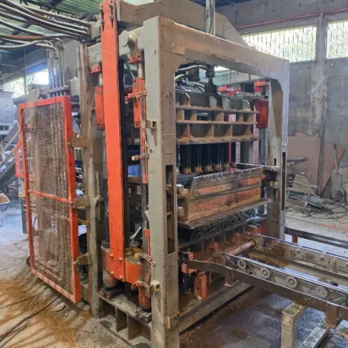 Maquina Fabricar Blocos e Piso de Concreto Automática Hidráulica 