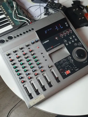 Yamaha MD4S - Gravador multipista MiniDisc