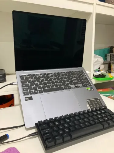 Samsung Galaxy Book 4 Ultra RTX 4070 32 Gb RAM SSD 1 Tb