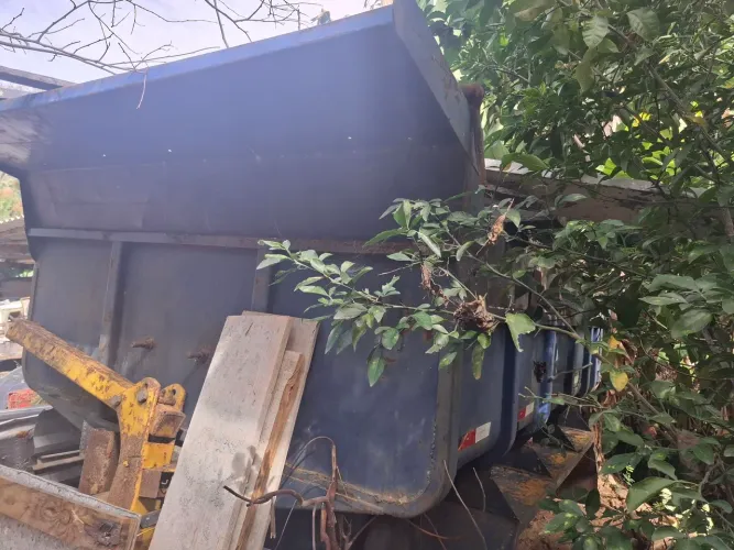 Vendo caçamba para caminhão toco 
