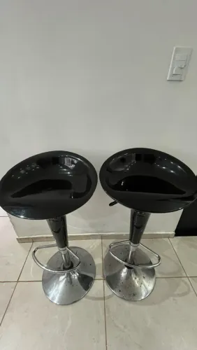 CADEIRA BANCADAS 150$ AS DUAS BEM CONSERVADAS