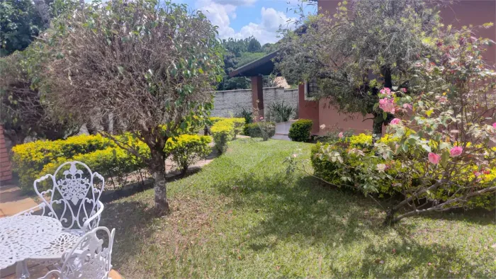 Casa à venda com 3 quartos, sendo 2 suítes, no condomínio Cafezal VI, Itupeva - SP