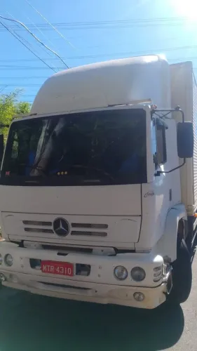 Mercedes-Benz caminhao mercedes 1215c bau 7,5 metros