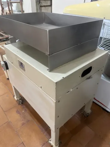 Máquina para compactar massas ideal para pastel