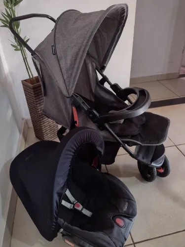 Carrinho caminha + bebê conforto 