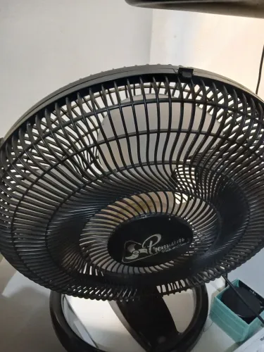 Ventilador de mesa Delta Premium  seminovo 