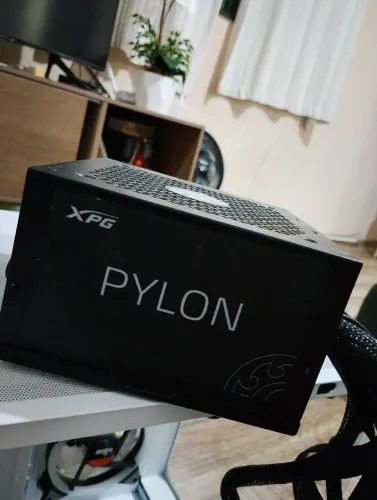 Fonte pylon XPG plus bronze, 1 ano de uso 3 anos de garantia ainda