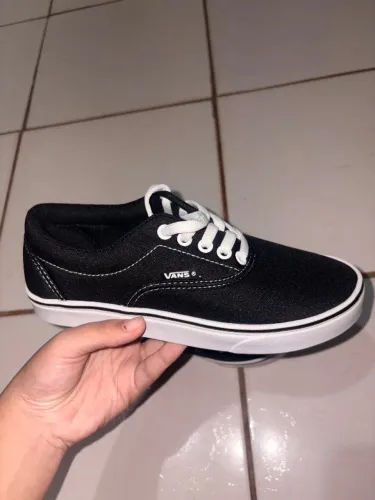 VENDE-SE TÊNIS VANS? (não é original)