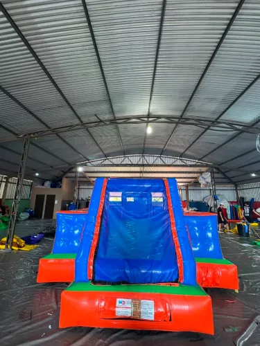Aluguéis de brinquedos inflavel