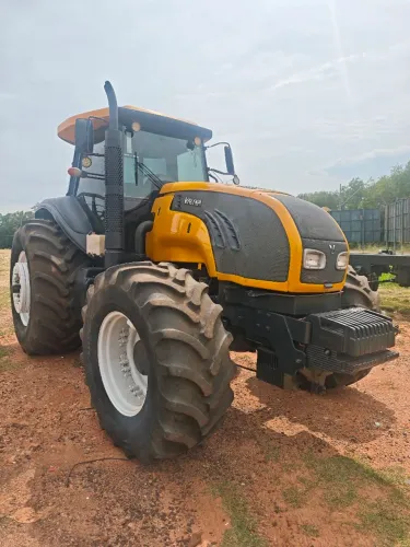 Trator Valtra BH 210 4x4 ano 2014