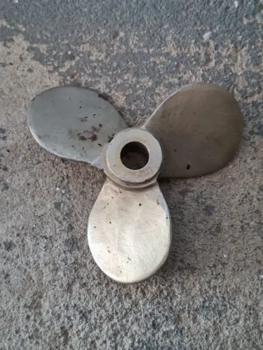Decorativa hélice de barco de 3 pás em inox